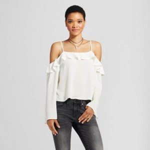 Off the shoulder long sleeve eyelid white top